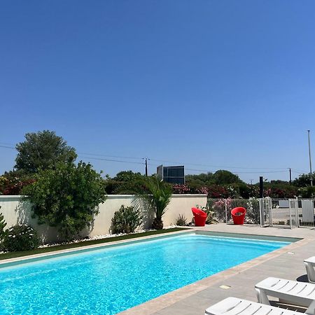 Brit Hotel Salon De Provence Экстерьер фото