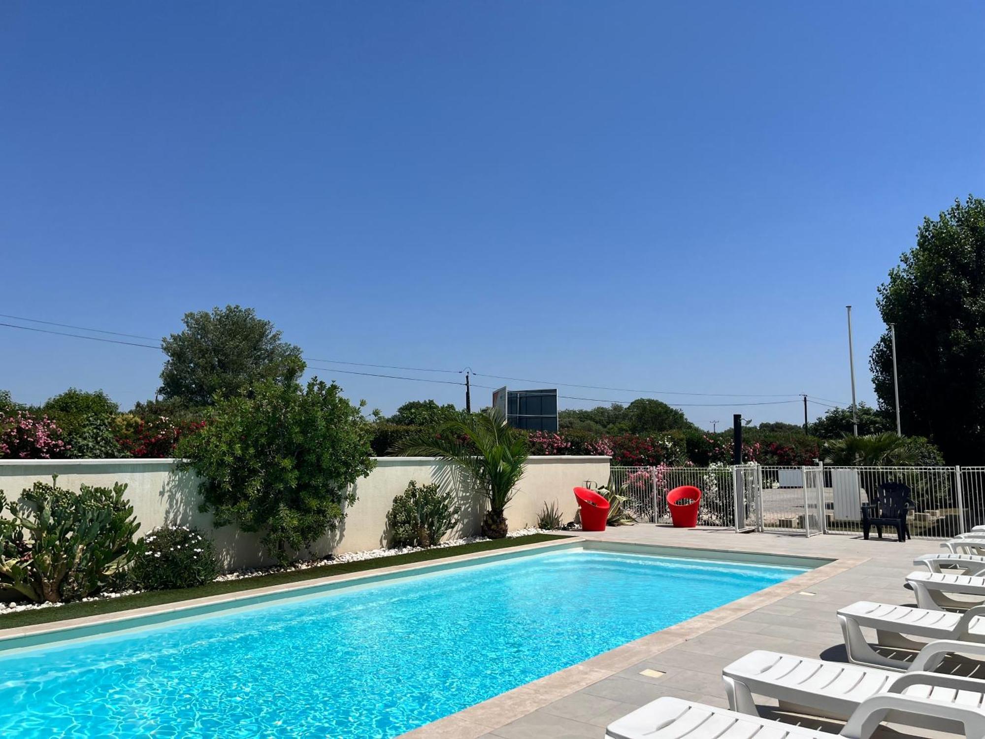 Brit Hotel Salon De Provence Экстерьер фото