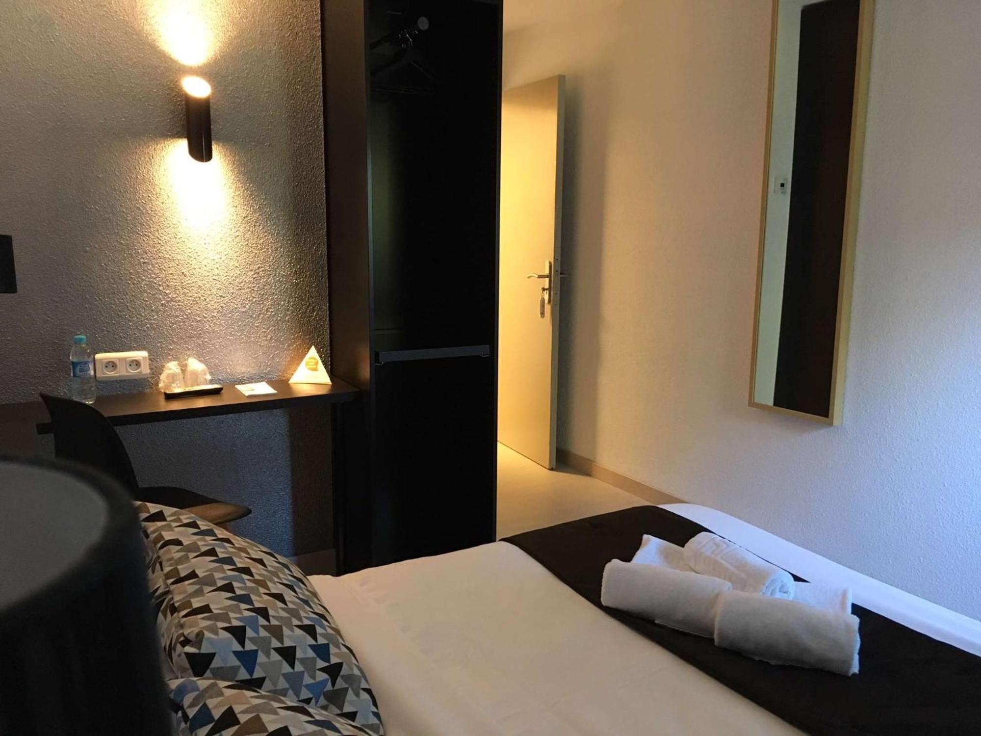 Brit Hotel Salon De Provence Экстерьер фото